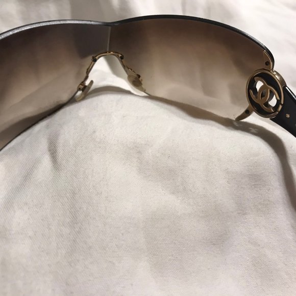 FLASH SALE! Chanel Shield Interlocking CC Sunglasses - purchased in Italy - Picture 6 of 12